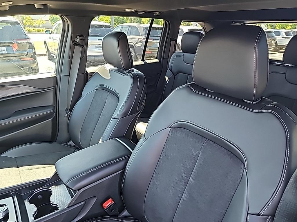 new 2025 Jeep Grand Cherokee car, priced at $41,522