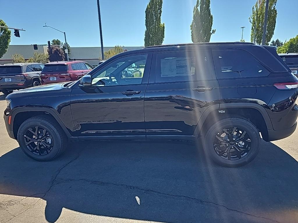 new 2025 Jeep Grand Cherokee car, priced at $41,522