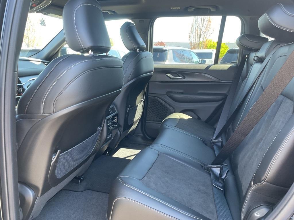 new 2025 Jeep Grand Cherokee car, priced at $45,800