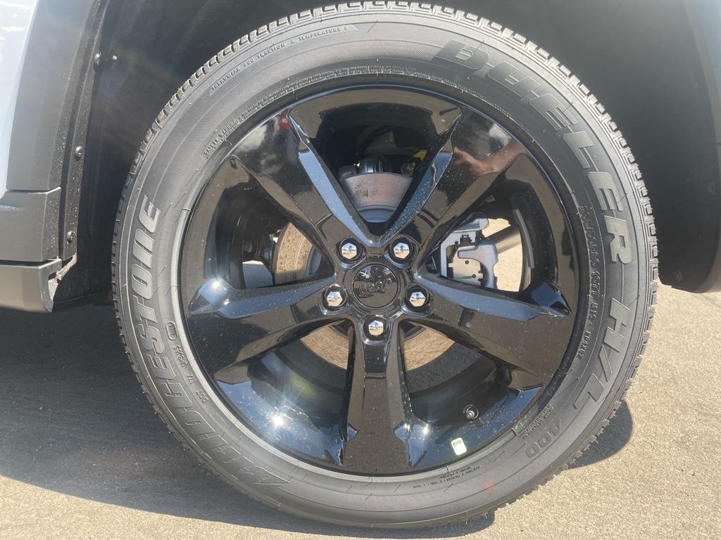 new 2025 Jeep Grand Cherokee car, priced at $45,000