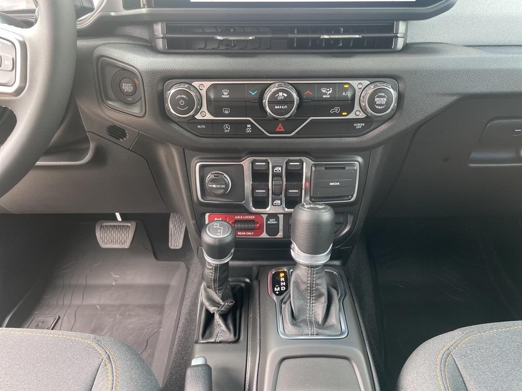 new 2025 Jeep Wrangler car, priced at $49,664