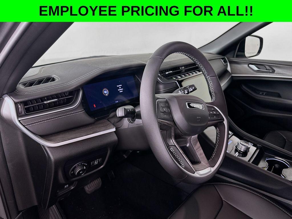 new 2025 Jeep Grand Cherokee car, priced at $45,685