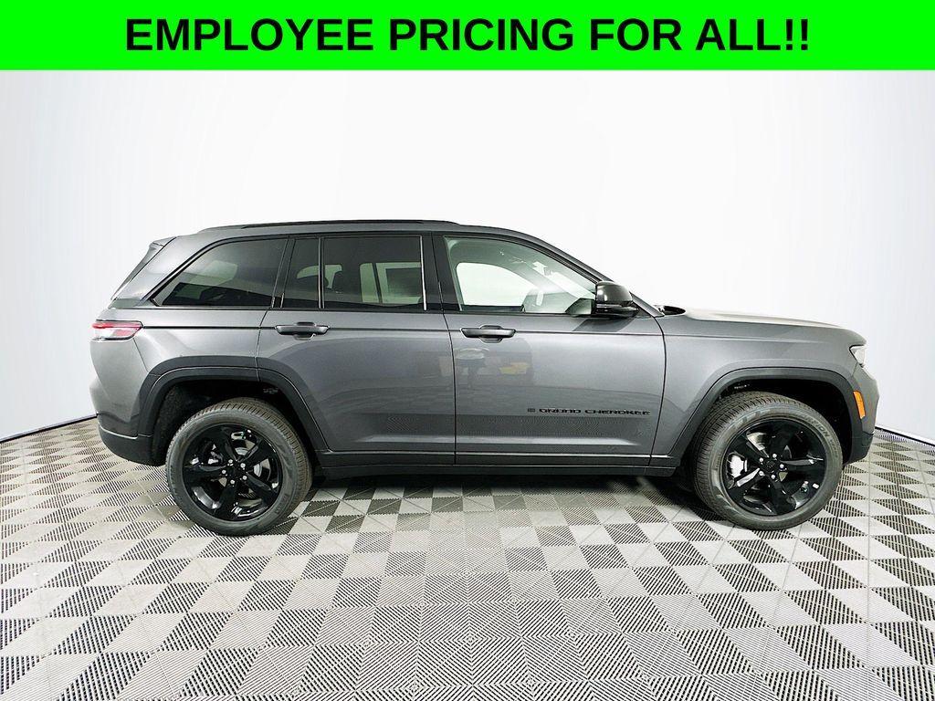 new 2025 Jeep Grand Cherokee car, priced at $45,685