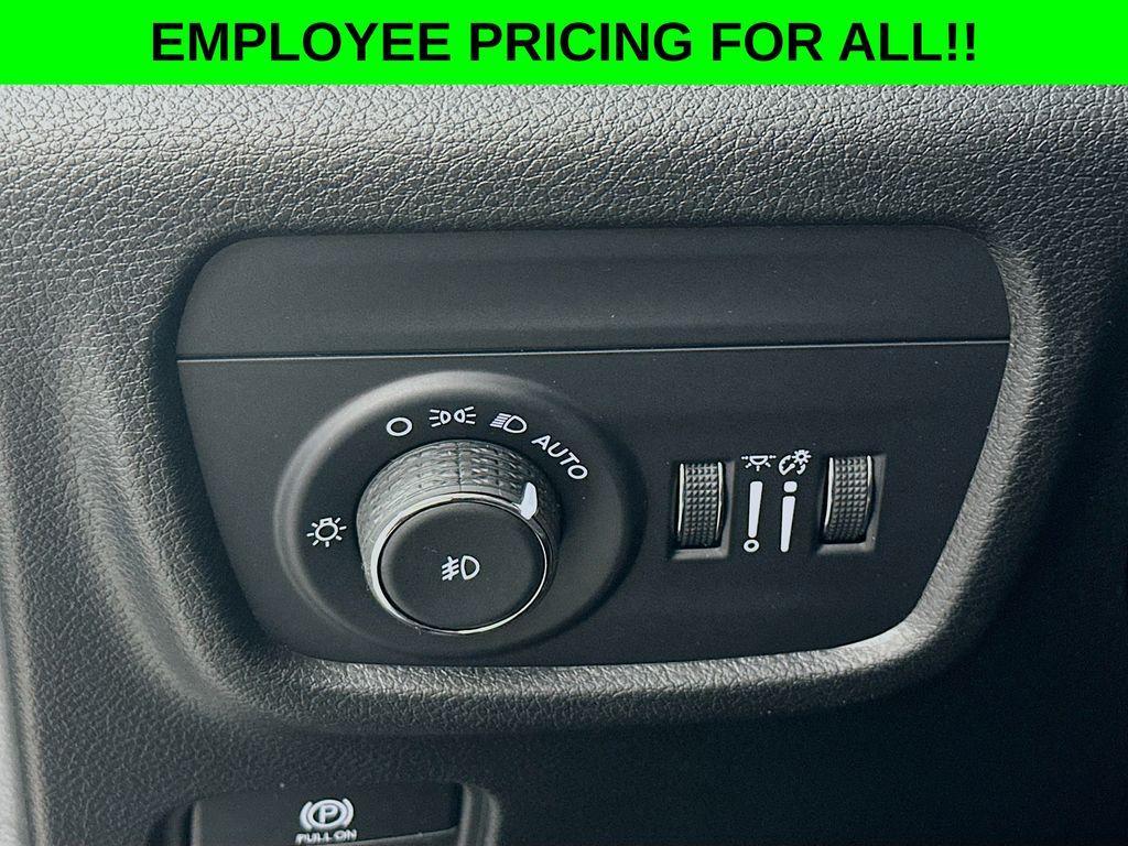 new 2025 Jeep Grand Cherokee car, priced at $45,685