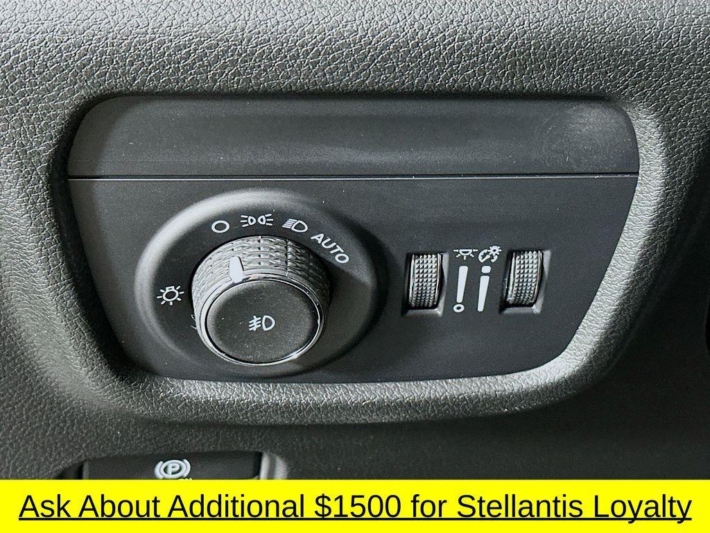 new 2025 Jeep Grand Cherokee car, priced at $44,804