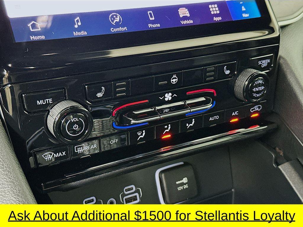 new 2025 Jeep Grand Cherokee car, priced at $44,804