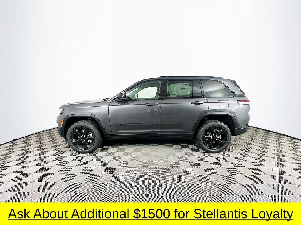 new 2025 Jeep Grand Cherokee car, priced at $44,804