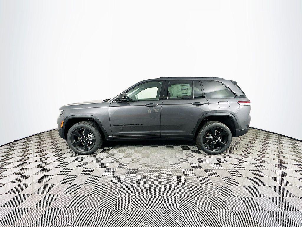 new 2025 Jeep Grand Cherokee car, priced at $40,804