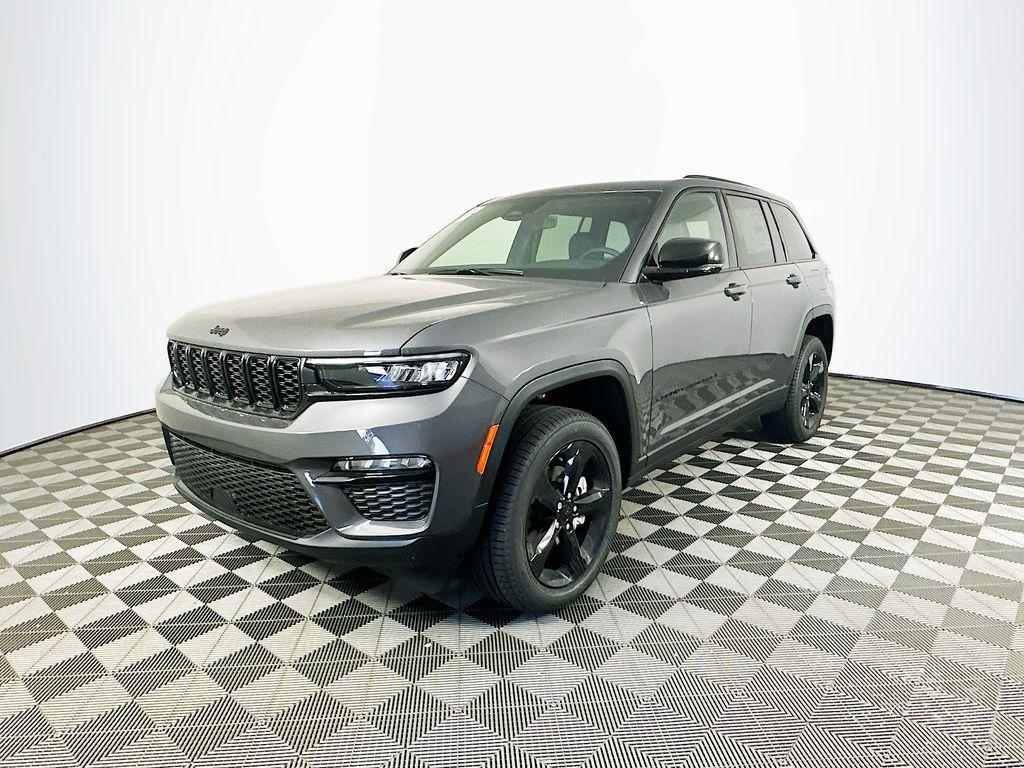 new 2025 Jeep Grand Cherokee car, priced at $40,804