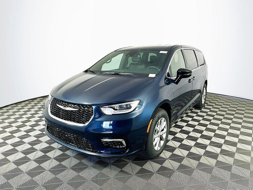 new 2025 Chrysler Pacifica car, priced at $44,792