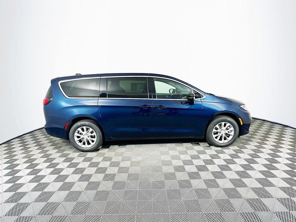 new 2025 Chrysler Pacifica car, priced at $44,792