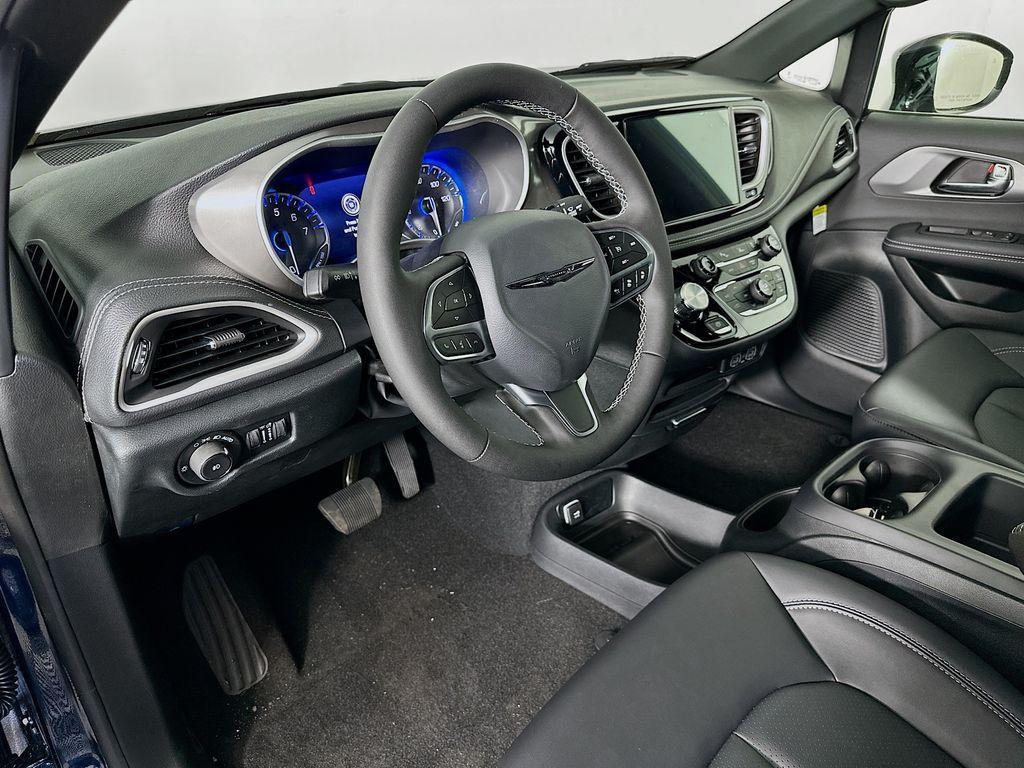 new 2025 Chrysler Pacifica car, priced at $44,792