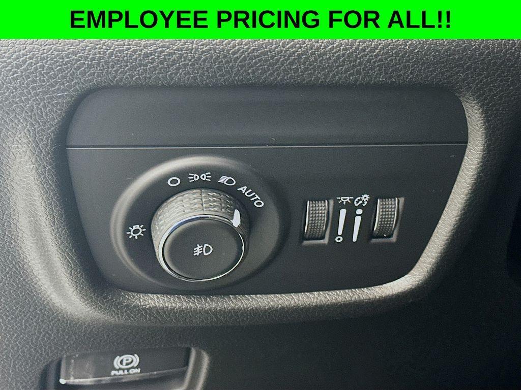 new 2025 Jeep Grand Cherokee car, priced at $46,136