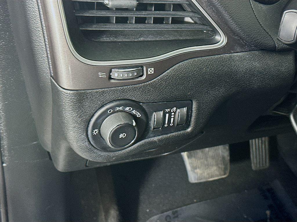 used 2019 Jeep Cherokee car, priced at $18,998