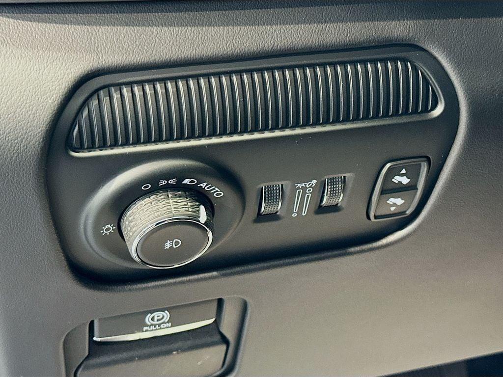 new 2025 Jeep Grand Wagoneer L car, priced at $90,114