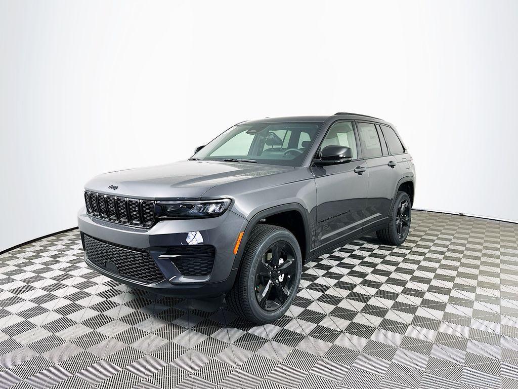 new 2025 Jeep Grand Cherokee car, priced at $43,630