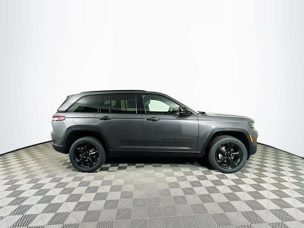 new 2025 Jeep Grand Cherokee car, priced at $43,630