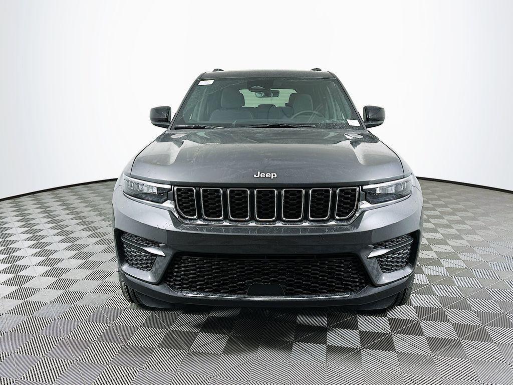 new 2025 Jeep Grand Cherokee car, priced at $37,986