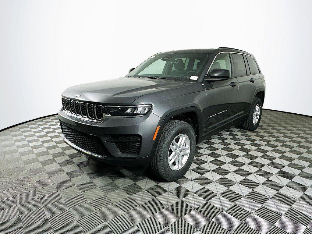 new 2025 Jeep Grand Cherokee car, priced at $37,986