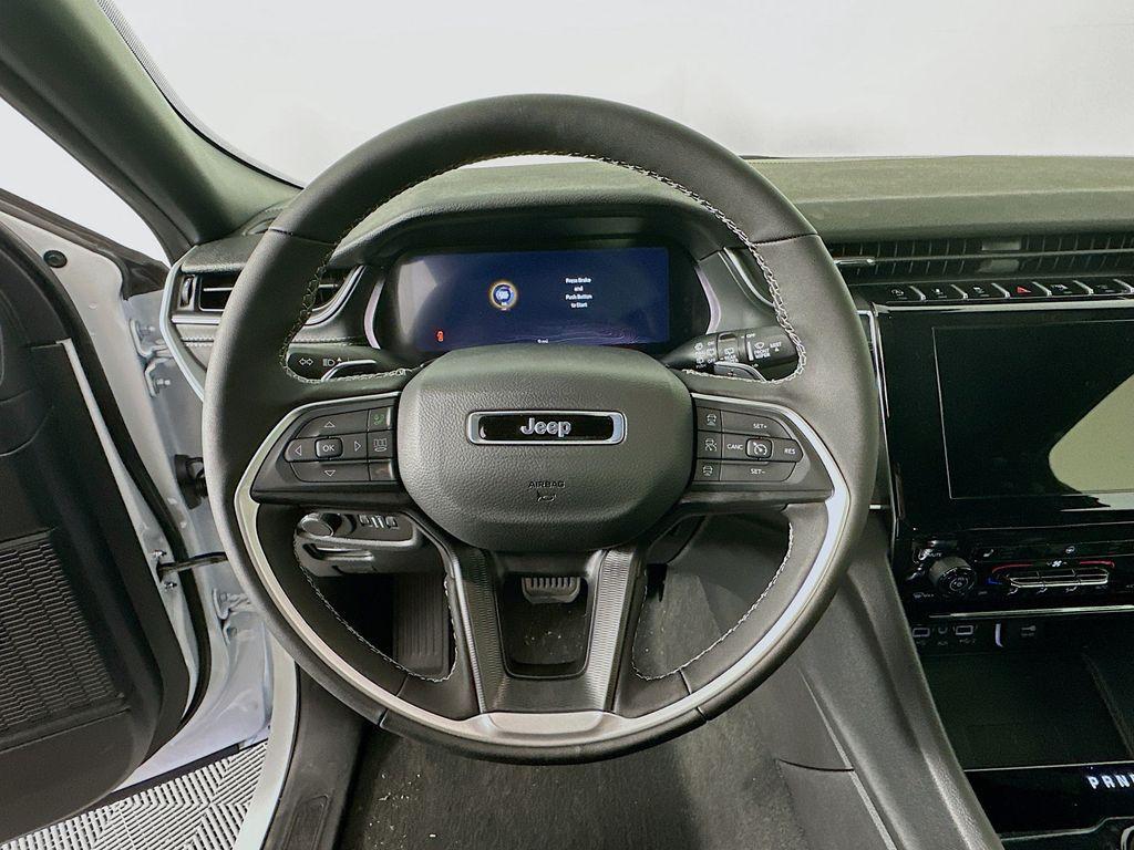 new 2025 Jeep Grand Cherokee car, priced at $44,401