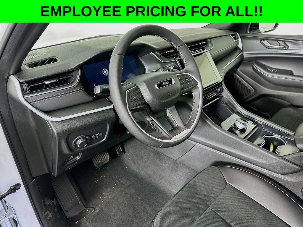new 2025 Jeep Grand Cherokee car, priced at $44,401