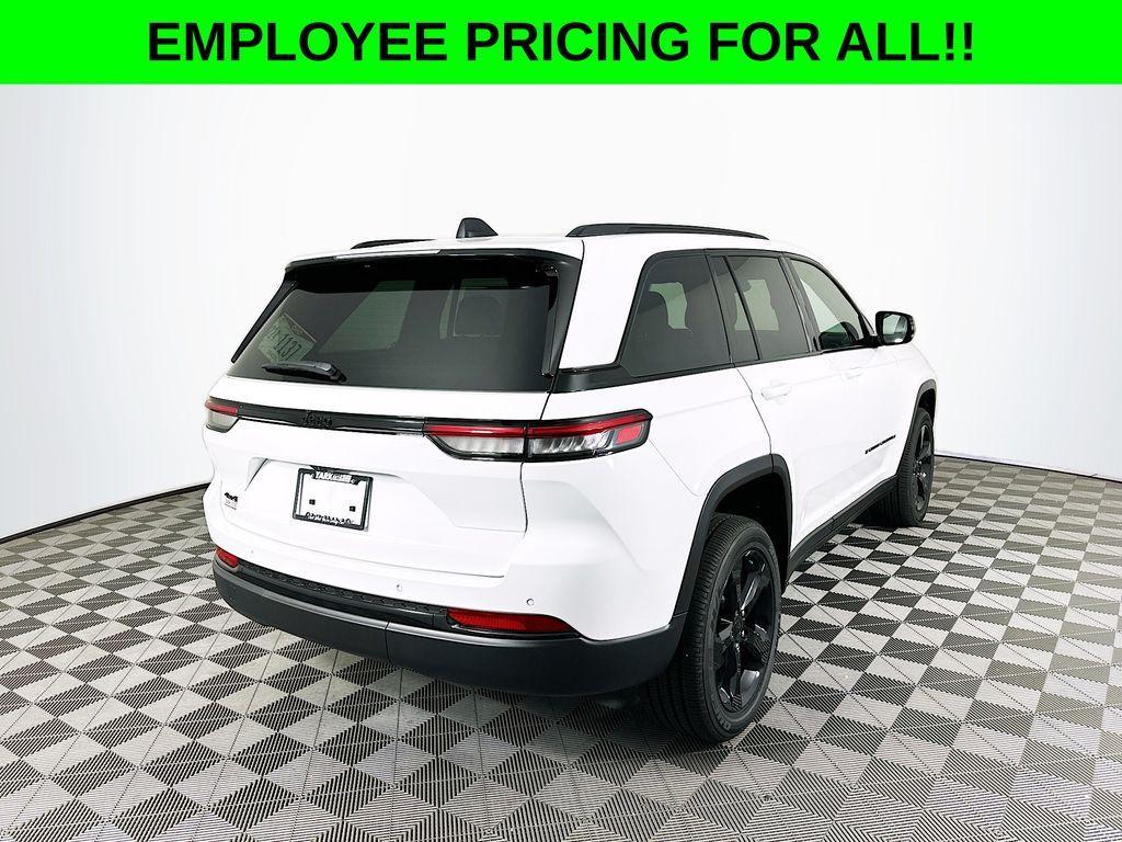 new 2025 Jeep Grand Cherokee car, priced at $44,401