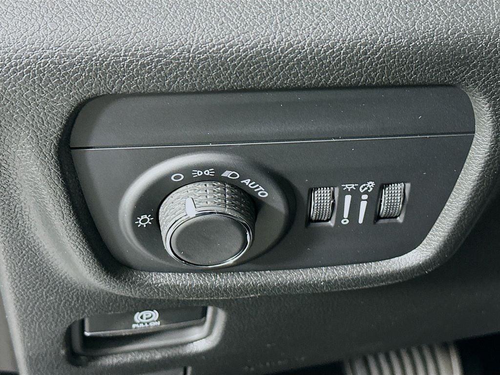 new 2025 Jeep Grand Cherokee car, priced at $44,401