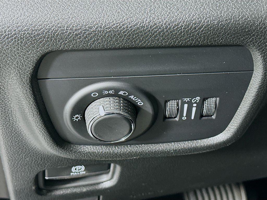 new 2025 Jeep Grand Cherokee car, priced at $44,401