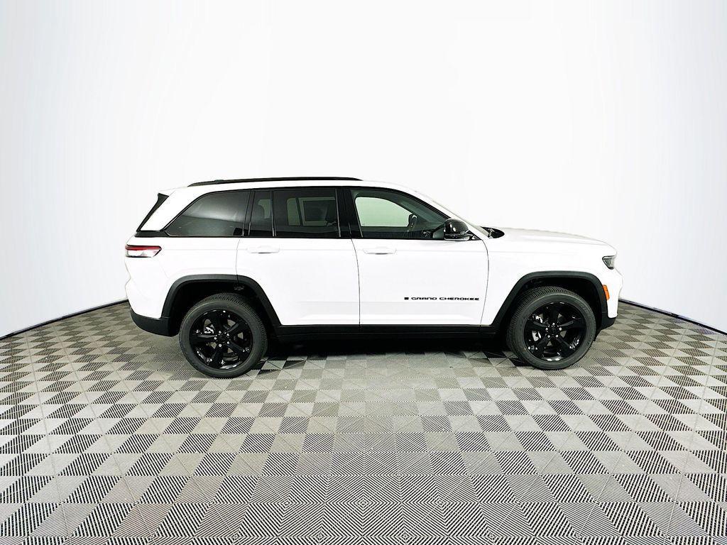 new 2025 Jeep Grand Cherokee car, priced at $44,401