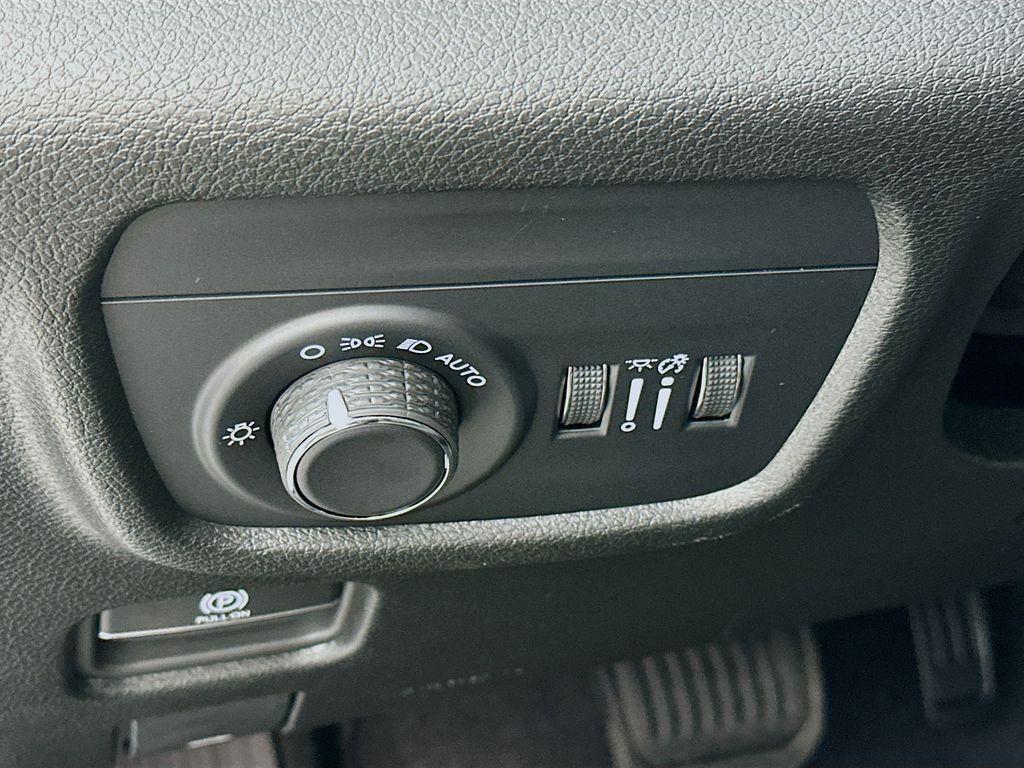 new 2025 Jeep Grand Cherokee L car, priced at $40,156