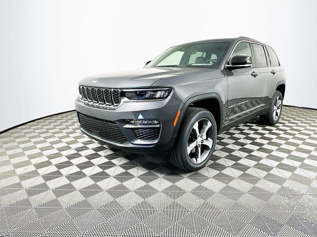 new 2025 Jeep Grand Cherokee car, priced at $46,868