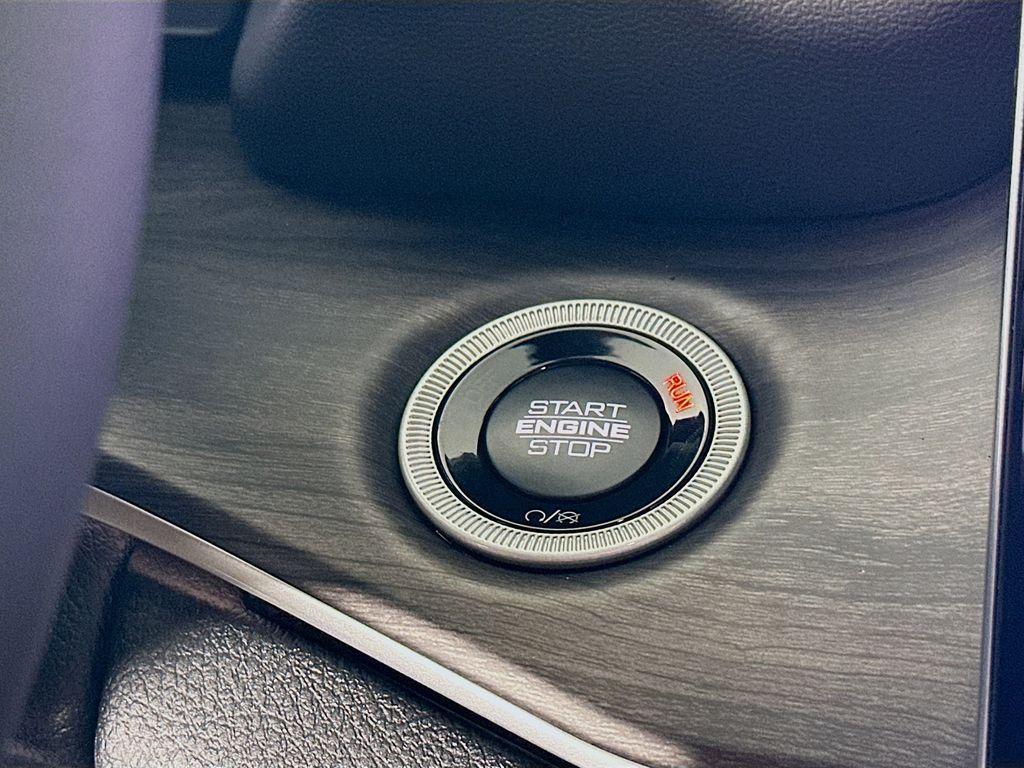 new 2025 Jeep Grand Cherokee car, priced at $46,868