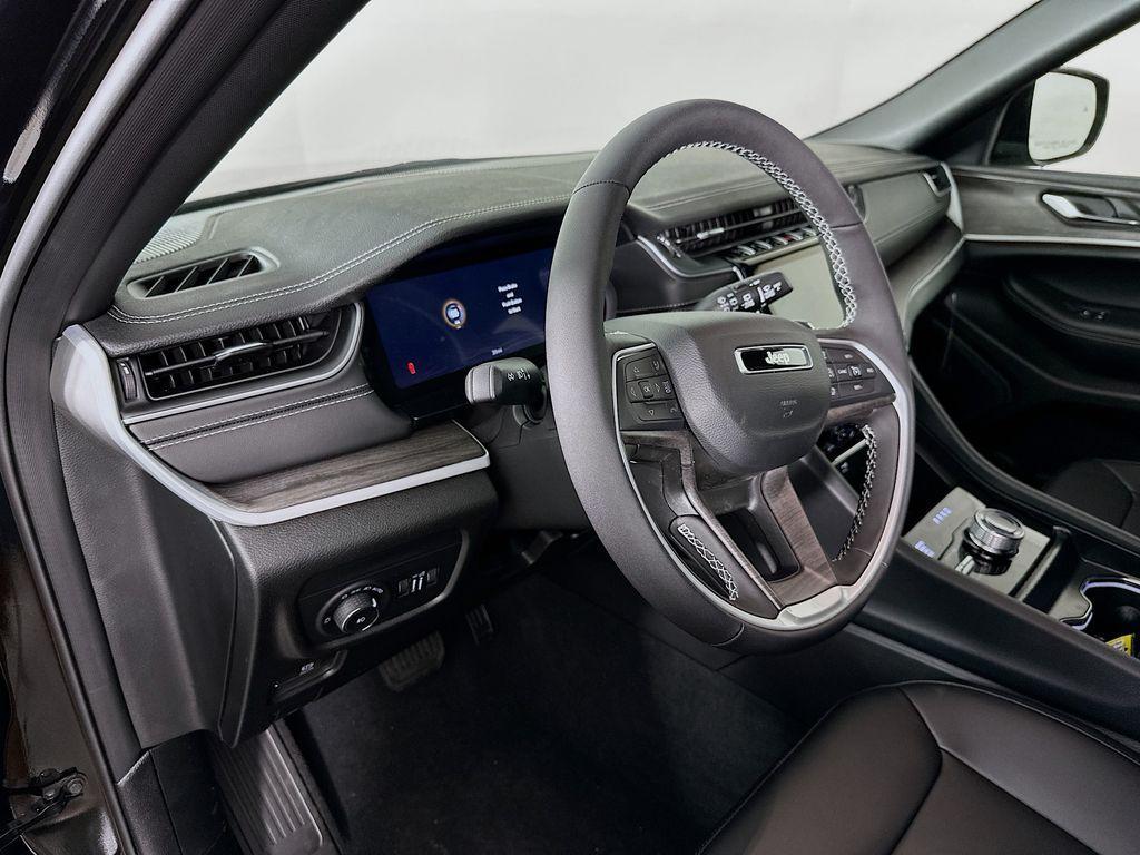 new 2025 Jeep Grand Cherokee L car, priced at $47,997