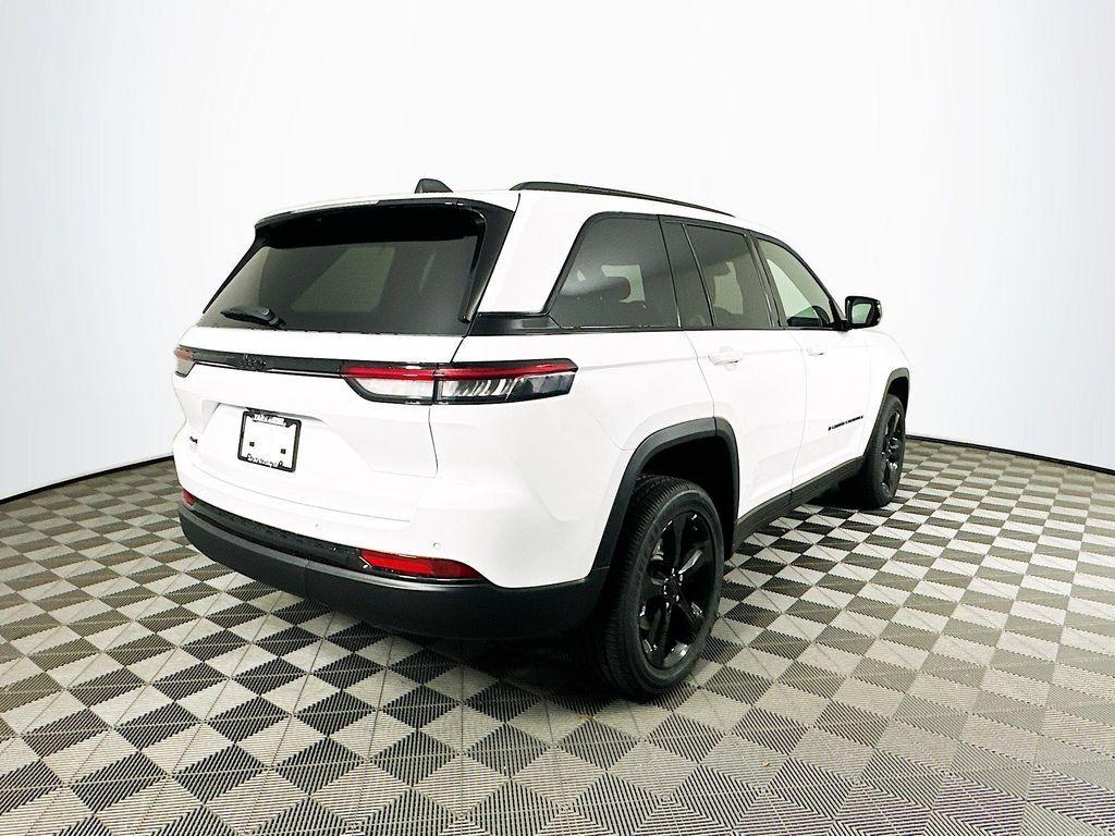 new 2025 Jeep Grand Cherokee car, priced at $41,842