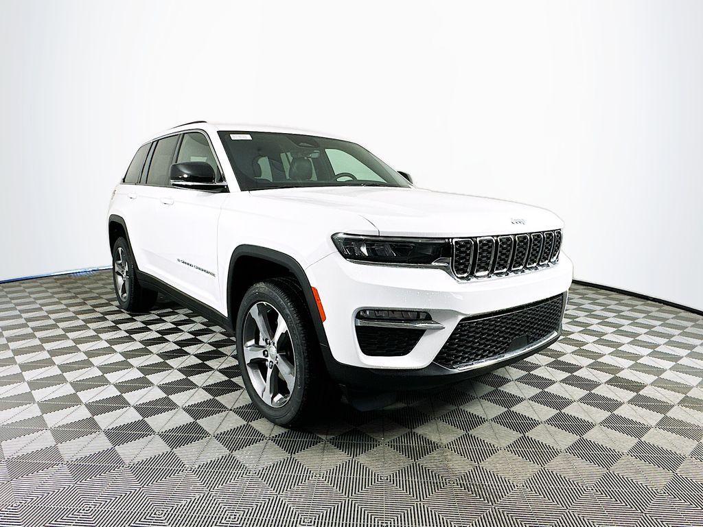 new 2025 Jeep Grand Cherokee car, priced at $45,300