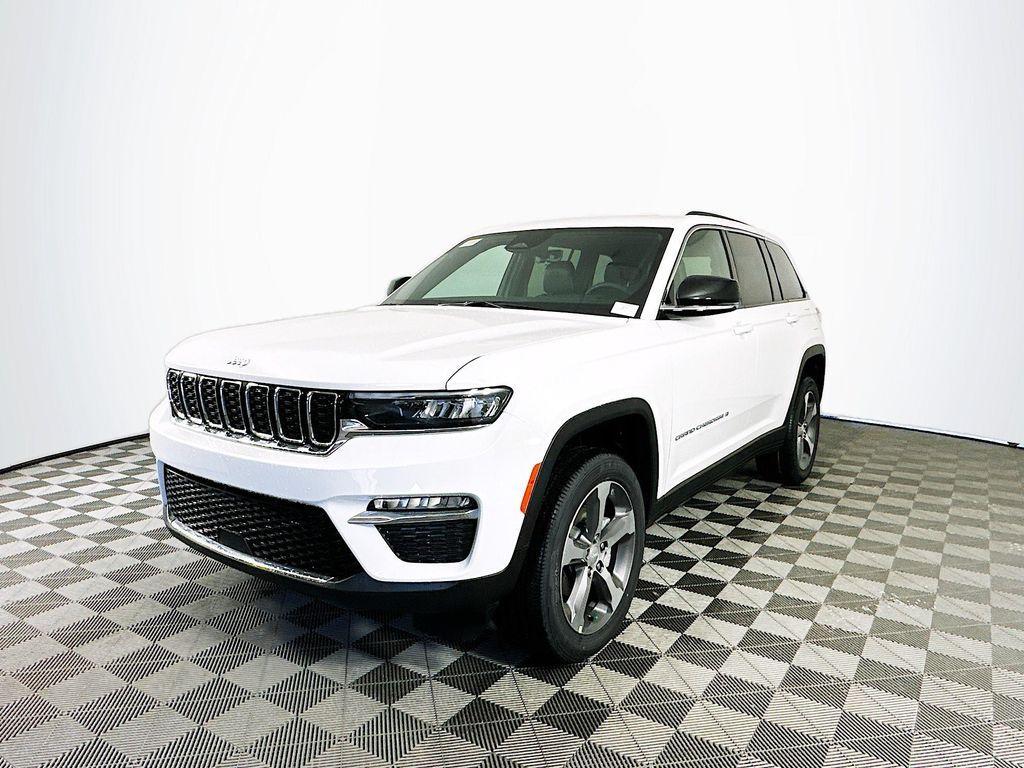 new 2025 Jeep Grand Cherokee car, priced at $45,300