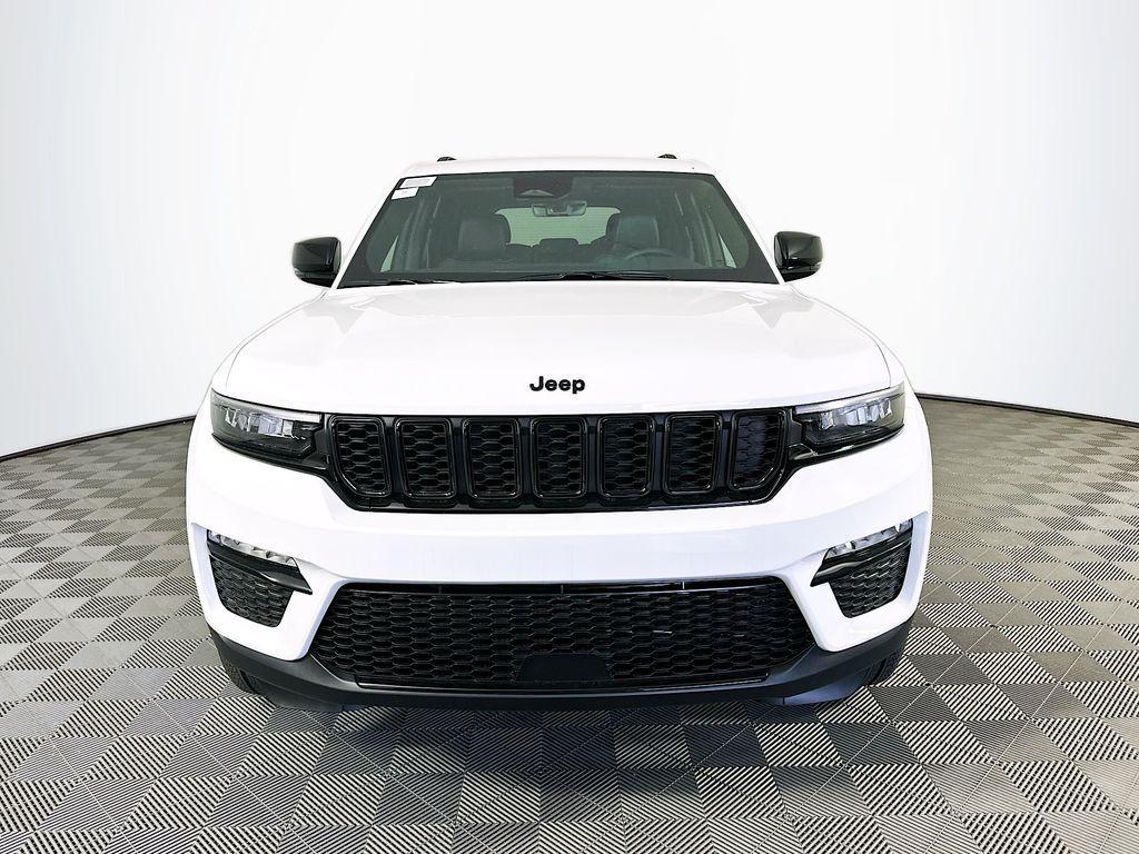 new 2025 Jeep Grand Cherokee car, priced at $45,176