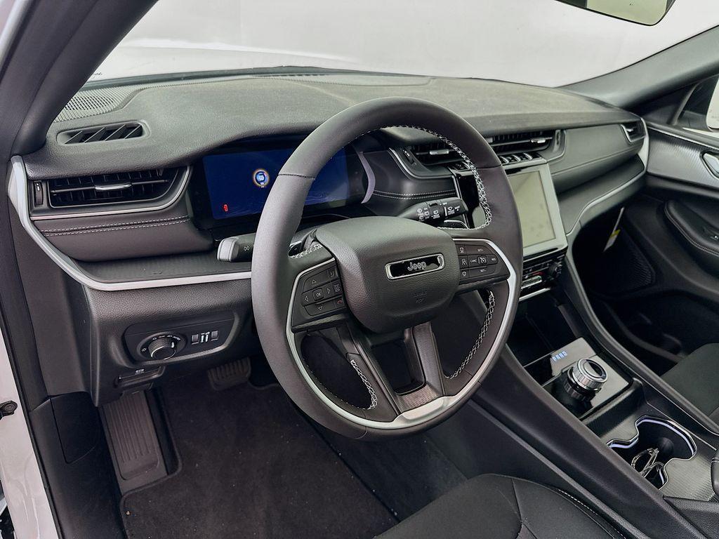 new 2025 Jeep Grand Cherokee L car, priced at $39,528