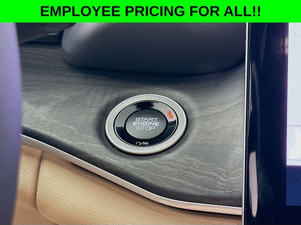 new 2025 Jeep Grand Cherokee car, priced at $47,750