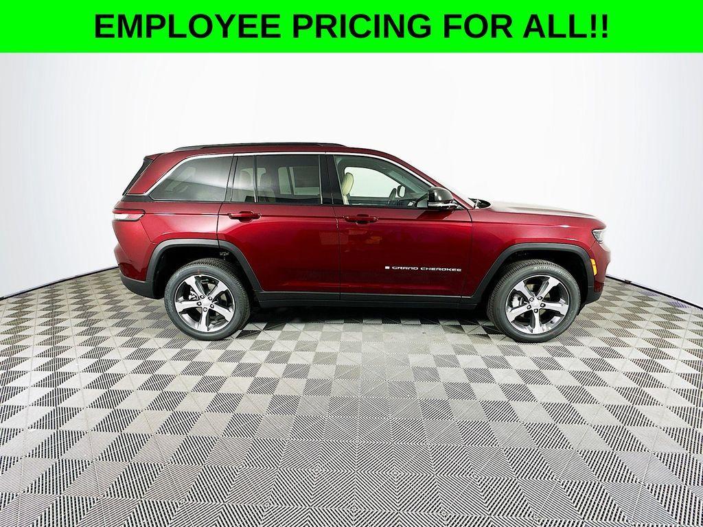new 2025 Jeep Grand Cherokee car, priced at $47,750