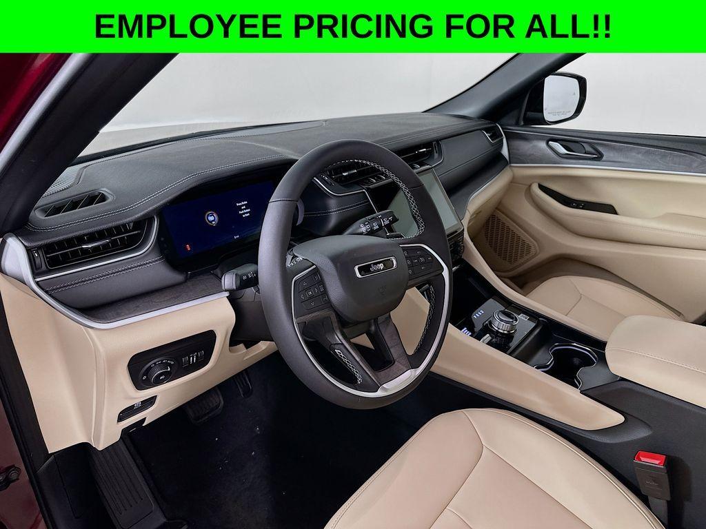 new 2025 Jeep Grand Cherokee car, priced at $47,750