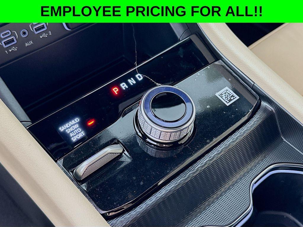 new 2025 Jeep Grand Cherokee car, priced at $47,750