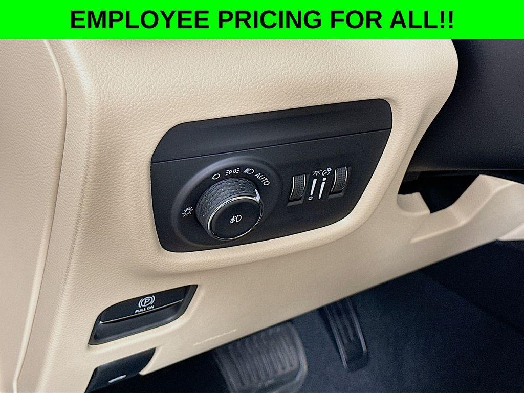 new 2025 Jeep Grand Cherokee car, priced at $47,750