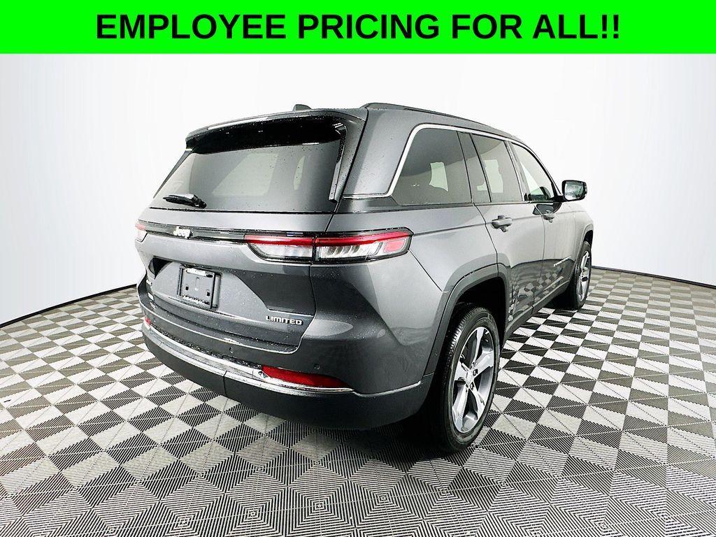 new 2025 Jeep Grand Cherokee car, priced at $45,600