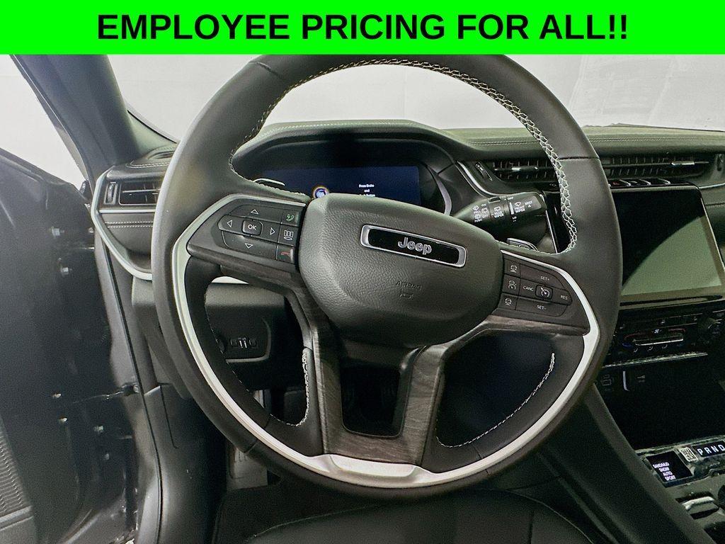 new 2025 Jeep Grand Cherokee car, priced at $45,600