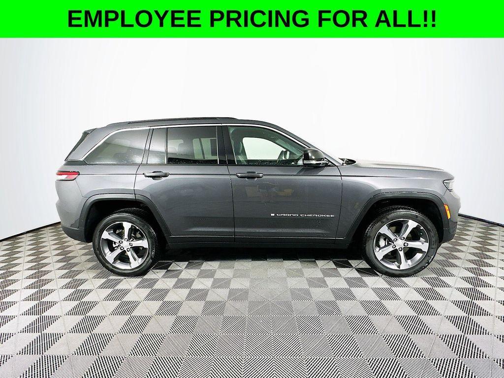new 2025 Jeep Grand Cherokee car, priced at $45,600