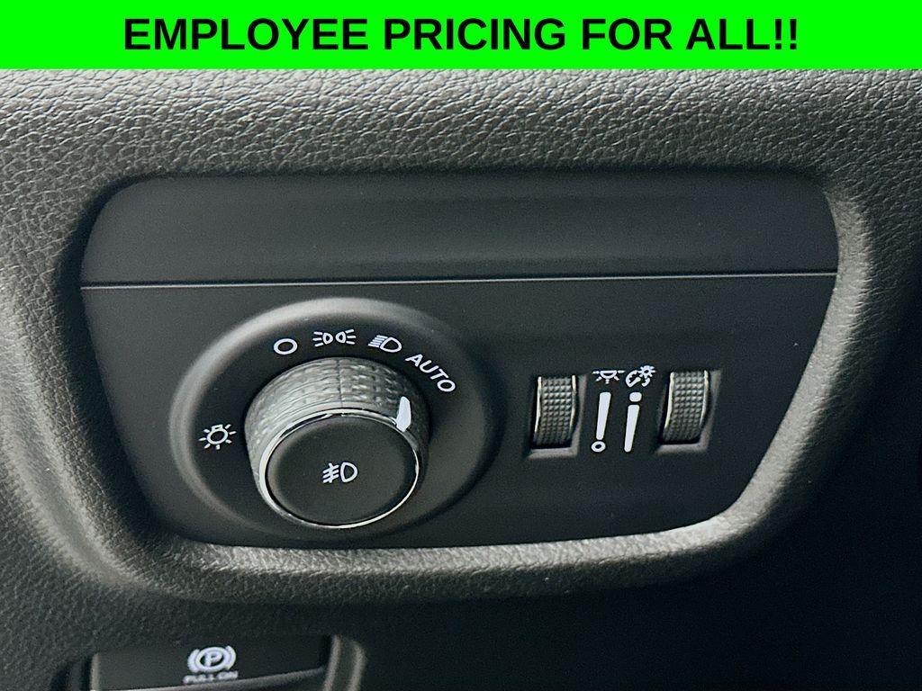 new 2025 Jeep Grand Cherokee car, priced at $45,600