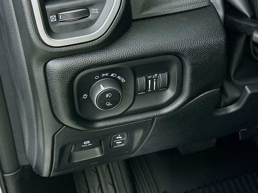 new 2025 Ram 1500 car, priced at $44,672