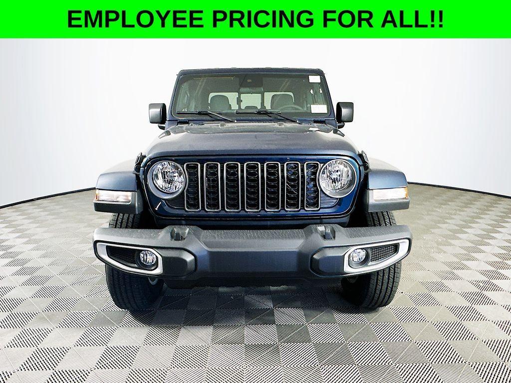 new 2025 Jeep Gladiator car, priced at $46,145