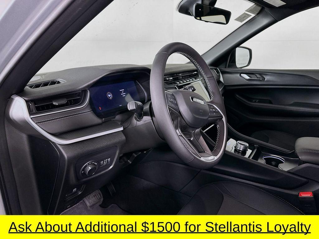 new 2025 Jeep Grand Cherokee car, priced at $39,186